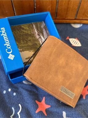 Columbia Tan/Brown Leather Bifold Wallet